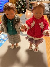 Zwei alte Schildkrötpuppen