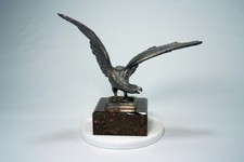 Adler Skulptur auf