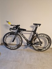 Kuota Kalibur Triathlonmaschine Gr M mit Zipp 808 und Trainingslaufradsatz