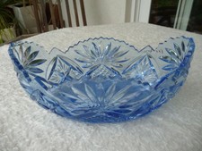 Prächtige böhmische Schale Kristallglas Uranglas geschliffenem 1930er blau