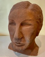 Skulptur eines Kopfes