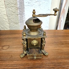 Schöne alte Kaffeemühle aus