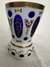 Bohemia Glas Vase - Milchglas blau weiß Überfang mit Emailmalerei Vintage Böhmen