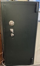 Stahlschrank/ Tresor 134 X 67