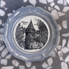 15 Teller mit eingesetztem