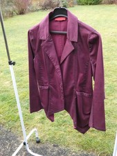 Schicker bordeauxfarbener