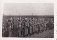 Foto - Soldaten mit Stahlhelm