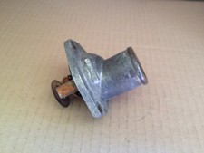 D224/  Opel Omega A B Calibra Ascona C Thermostat Gehäuse Deckel 90232012