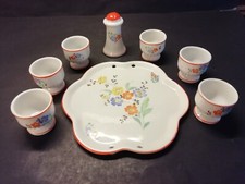 6 Eierbecher mit Salzstreuer