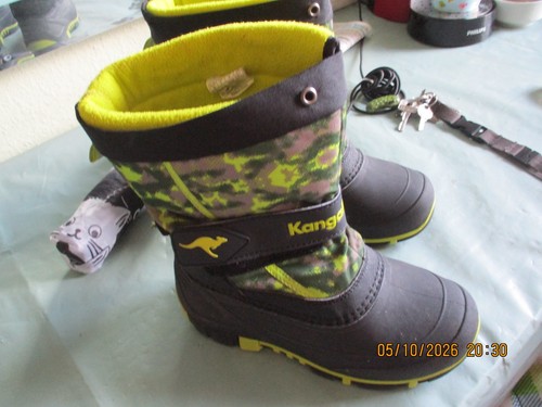 Jungensschnee/Wasserstiefel