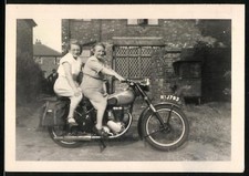Fotografie Motorrad BSA, Hausfrauen auf Krad sitzend, Kennzeichen NTJ 793 