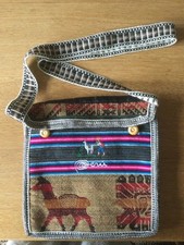 Umhängetasche original aus Peru, gewebt und bestickt in traditionellen Mustern