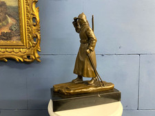 Bronze Skulptur Russischer Soldat auf schwarzem Marmor sockel  Signed