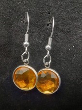 Ohrschmuck mit Acryl-Cabochons