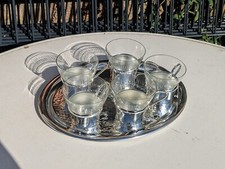 5  DDR Teegläser auf einem