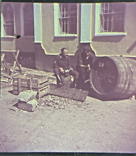 WK2 - Farb Dia color slide Wehrmacht Soldaten in Bulgarien Weinfaß   1941 FD6