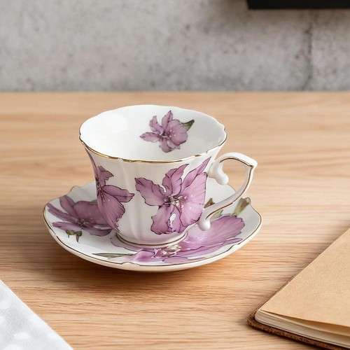 Teetasse und untertasse aus - teetasse,