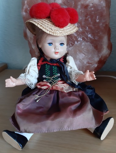 Niedliche schwarzwaldpuppe - niedliche, schwarzwaldpuppe/