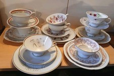 22 Teile Kaffeegeschirr Sammeltassen Tassen Teller bunte Farben Gartenparty