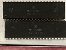 2 x Motorola MC6800P DIP-40 NMOS 8-Bit Microprocessor 1MHz IC