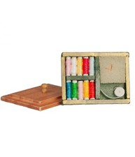 Puppenstube Nähkasten aus Holz mit Faden Miniatur Kaufladen Nähzimmer Zubehör