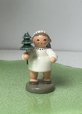 Alter Engel mit Tannenbaum