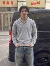 Grauer Fred Perry Pullover
