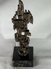 Brutalistischer Bronceguss Auf