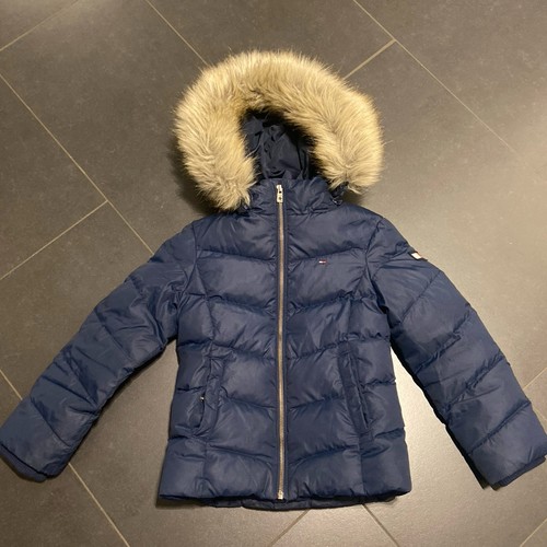 Dunkelblaue daunenjacke von - dunkelblaue,