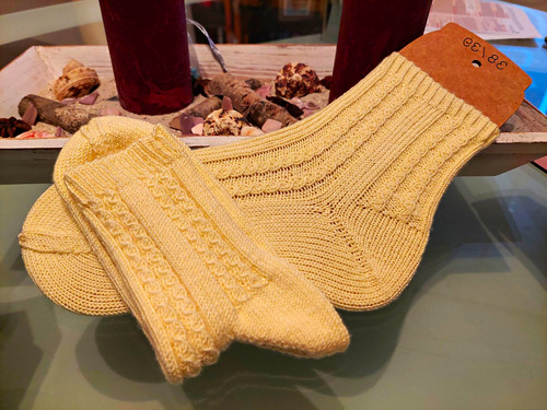 Handgestrickte socken paar - socken,