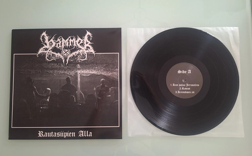 Hammer rautasiipien alla vinyl - hammer,