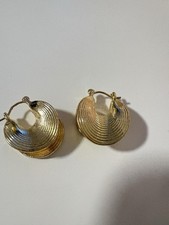 Ohrringe im Retro-Design mit