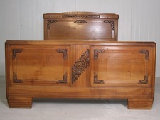 K 443 Antikes Jugendstil Bett aus  Nussbaum Floral Frankreich um 1920