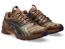 ASICS UB9-S GEL-DS TRAINER 14 1203A606 200 Desert Camp Piquant Orange