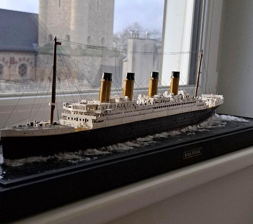 Handcrafted model ships - model, rms
