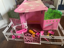 Orignal-‘Barbie’-Reitstall ‘Blinking Beauty Corrall’ (unvollständig)