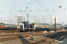 FOTO, FRANKFURT MAIN, ca. 1987,  BAHNHOF, EISENBAHN,  HOCHHÄUSER, 15 x 9,5 cm