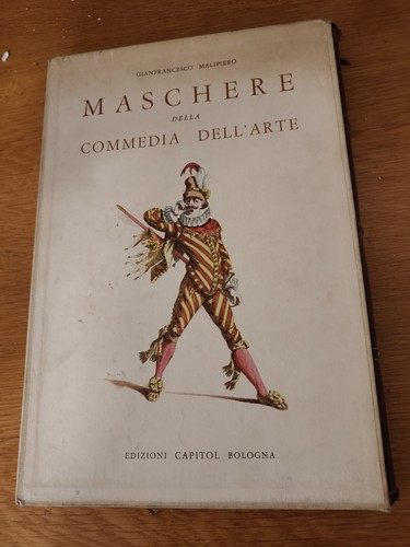 Masken der kunstkomödie - masken,