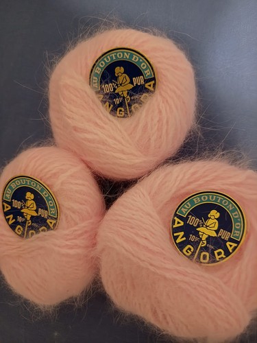 Angora 100 boutond - boutond'or,, 30gr.