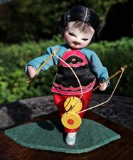 Trachten Puppe spielendes Mädchen aus Japan alt Handarbeit 13cm Rarität Sammler