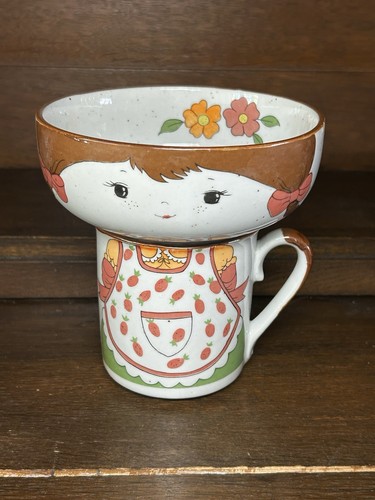 Tasse mit schale erdbeer - schale,