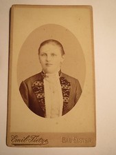 Bad Magpie - young woman -