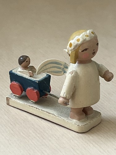 Erzgebirge angel pulling baby - erzgebirge,