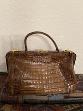 Mittelbraune irv Kroko-Handtasche. Hebammentasche.