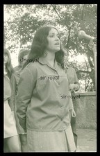 FDJ Mädchen spricht am Mikrofon auf Veranstaltung um 1980 - DDR - Foto-AK 9x14cm