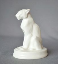 KPM Porzellanfigur weiß Raubkatze Panter sitzend Vitrinenobjekt Design Puchegger