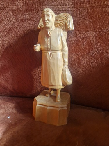 Holzfigur geschnitzte figur - holzfigur,