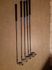 Diverse Golfschläger gut erhalten. Dreizehn Stück sehr guter Zustand.