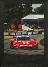 Roter Maserati Rennwagen auf