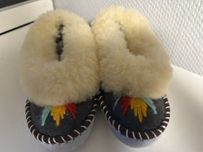 Warme Damen-Hausschuhe / Mokassins Lammfell gefüttert Gr. 40 Handarbeit